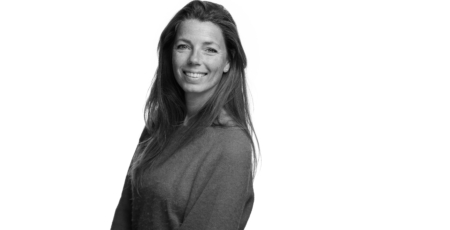 Portretfoto Evelien zwart-wit